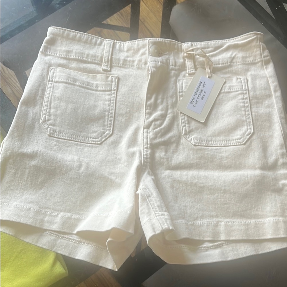 L.T.J Women's Cream stretch Jean Shorts